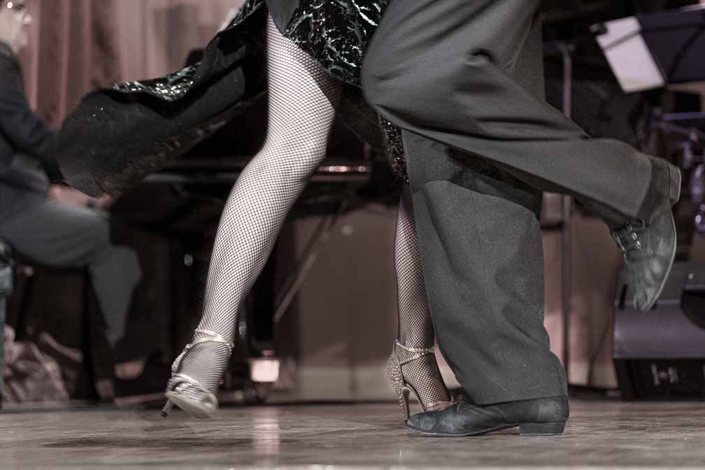 ILCE-7RM4  --  56mm F1.4 DC DN | Contemporary 018 -- 1/200 sec at f / 1.6 -- ISO 800 -- 0 EV -- 