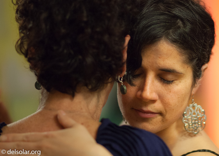 Canon EOS 5D Mark II  --  85 mm  --  EF85mm f/1.8 USM  